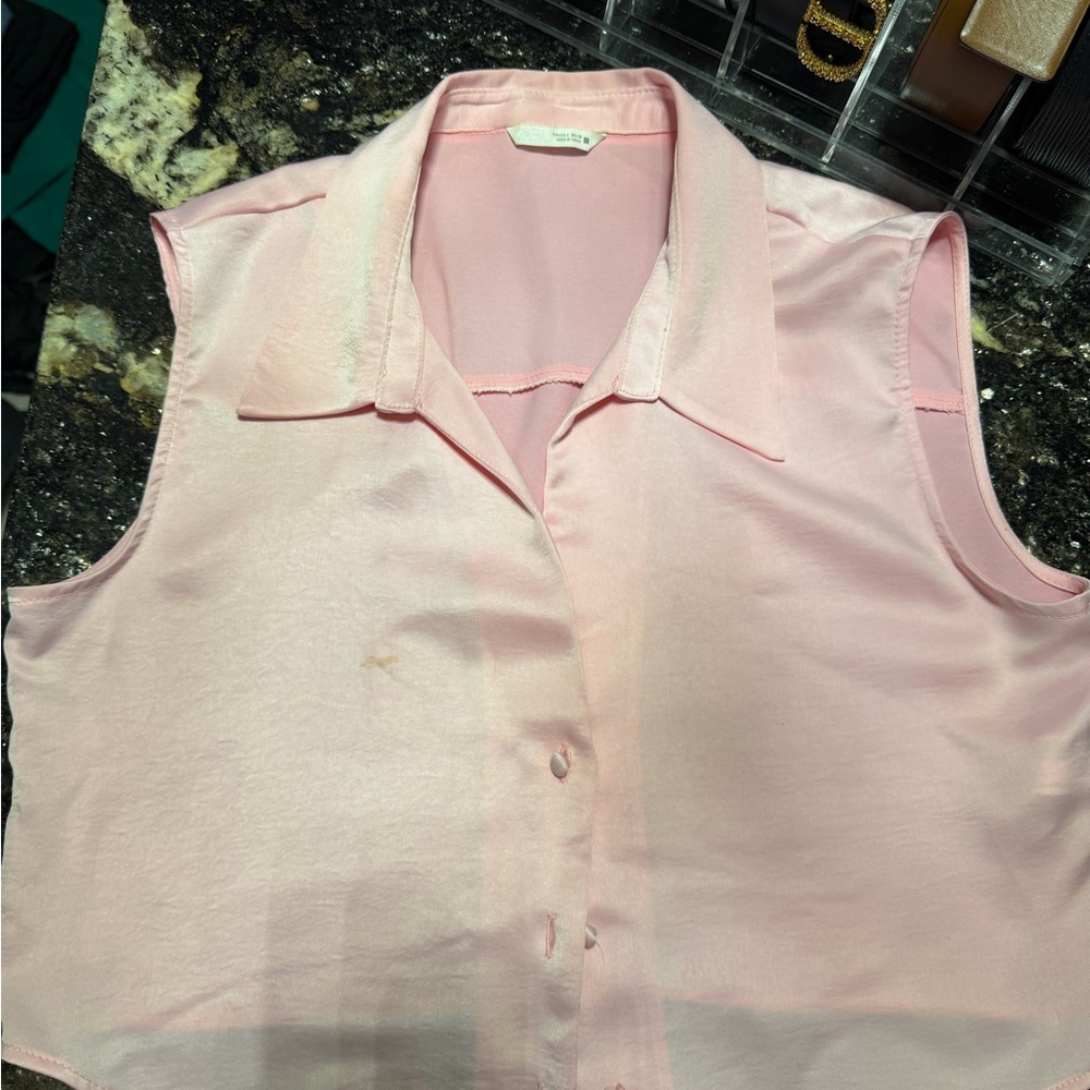 Sleeveless Pink Button-Front Women's crop top